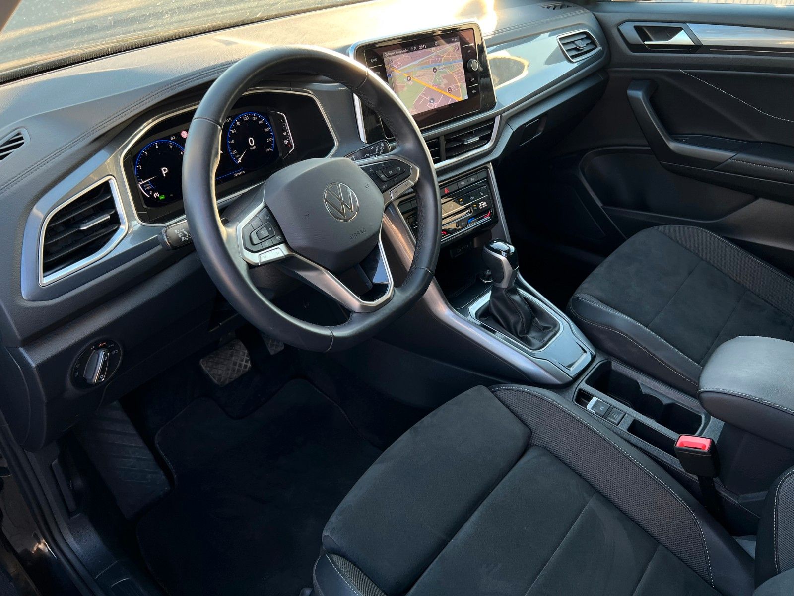 Volkswagen T-Roc Style - Samsaru's Car Outlet