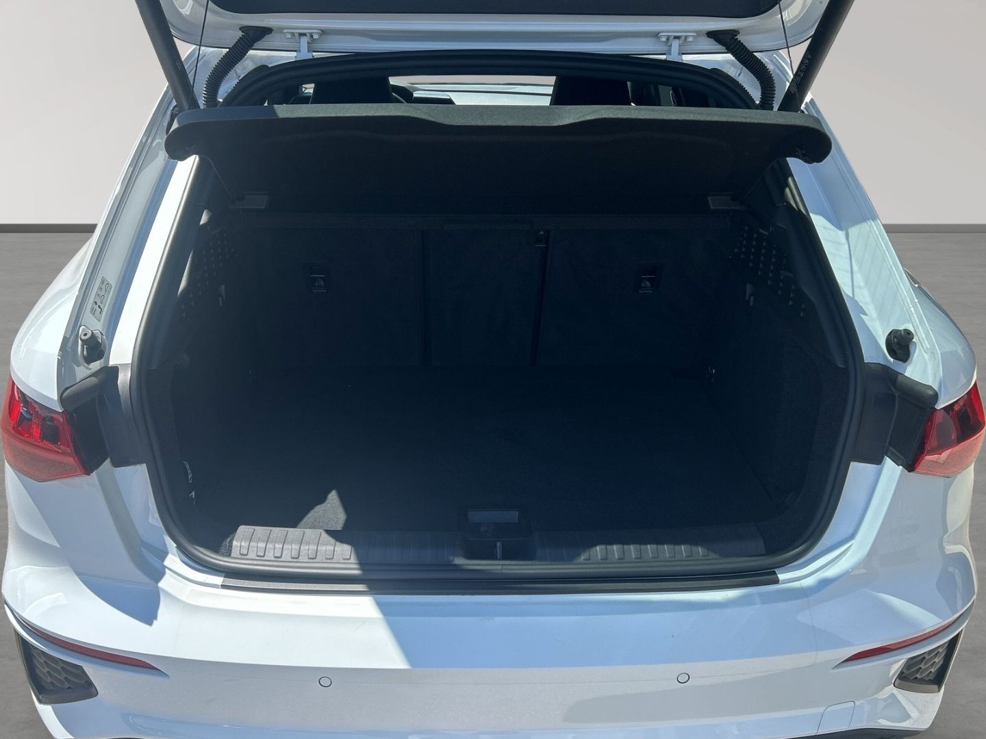 Audi A3 Sportback 45 TFSI e S-Line - Samsaru's Car Outlet