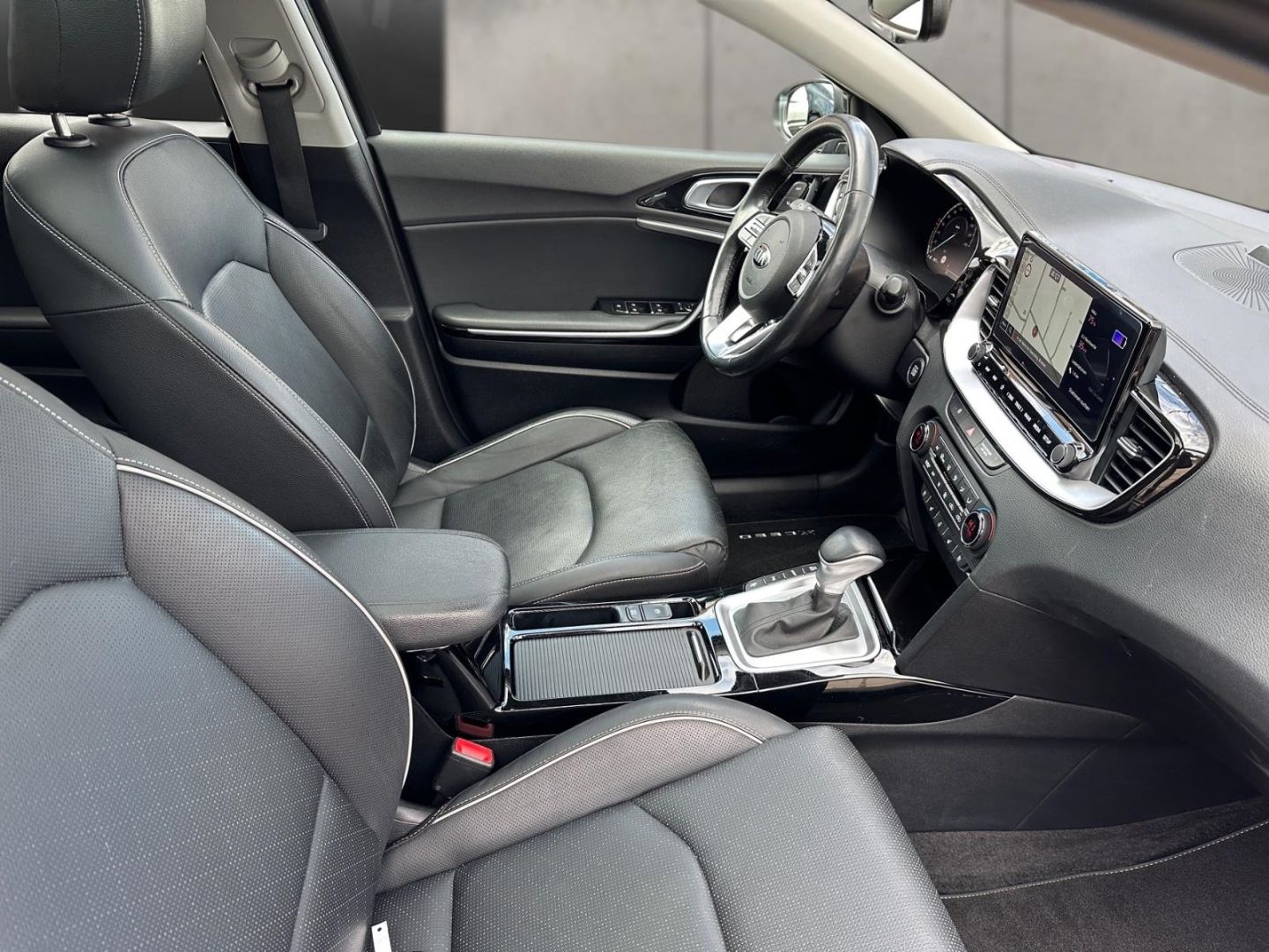 Kia XCeed PLATINUM Plug-in Hybrid - Samsaru's Car Outlet