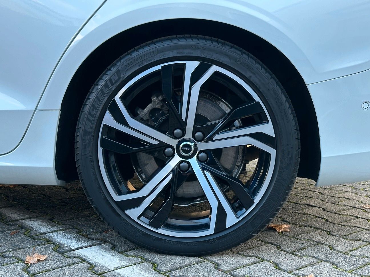 Volvo V60 T8 Recharge AWD Ultimate Dark *Pano*AHK*ACC*