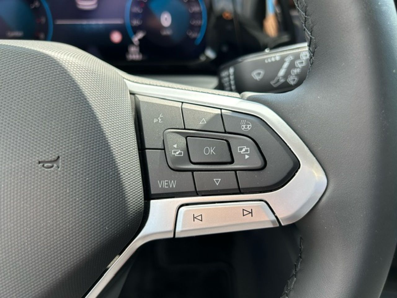 Volkswagen Golf VIII Move 1.5 TSI - Samsaru's Car Outlet