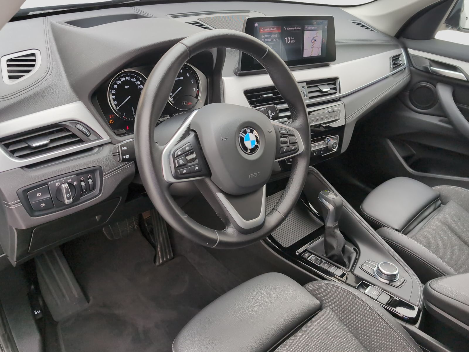 BMW X1 xDrive25e Sport Line - Samsaru's Car Outlet