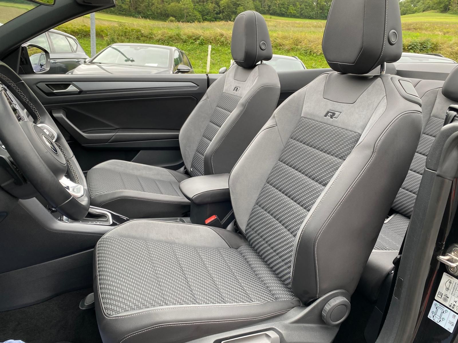 Volkswagen T-Roc R-Line - Samsaru's Car Outlet