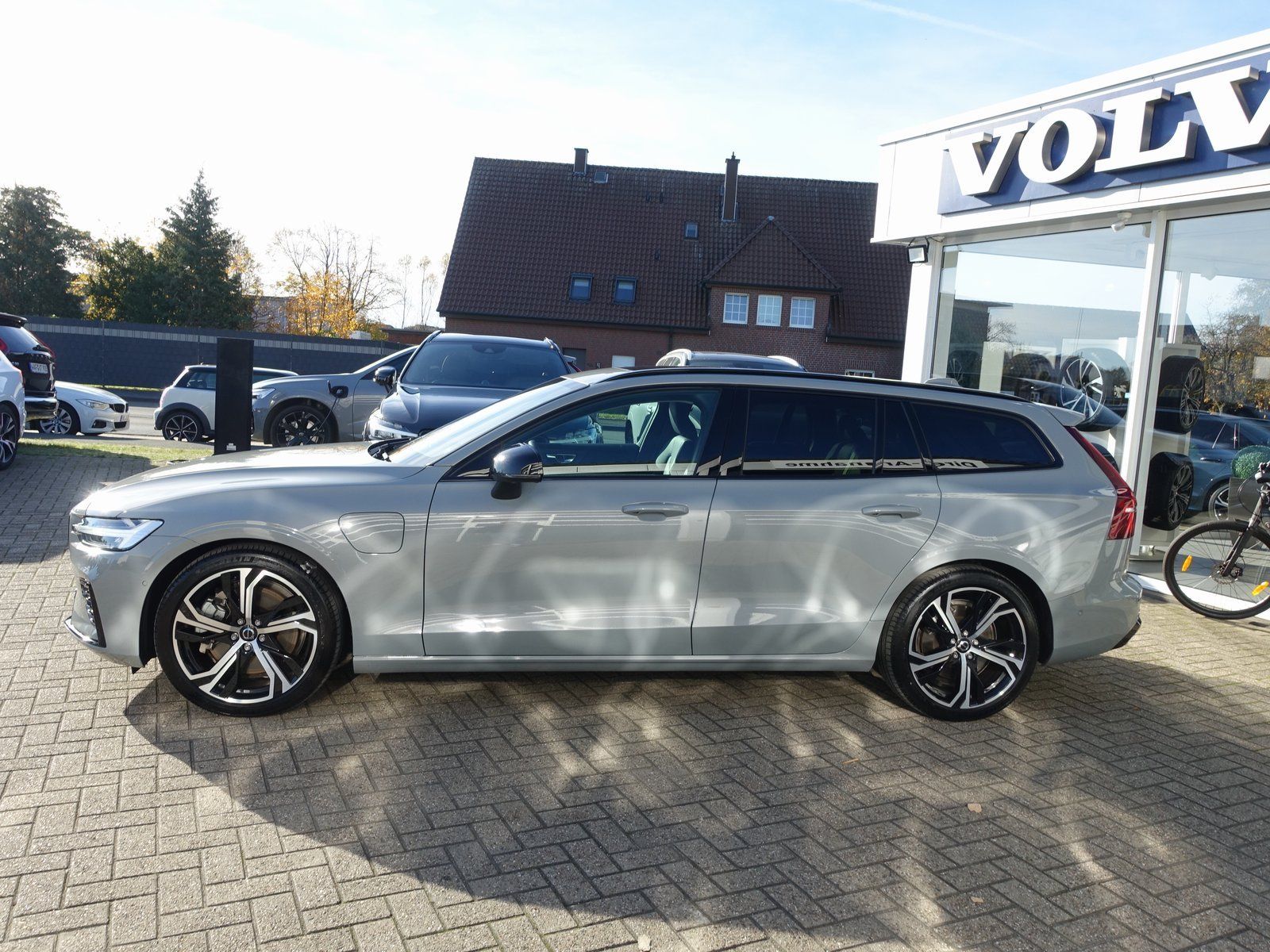 Volvo V60 Plus T6 AWD Plug-in Hybrid/AHK/Pano/360°/H&K