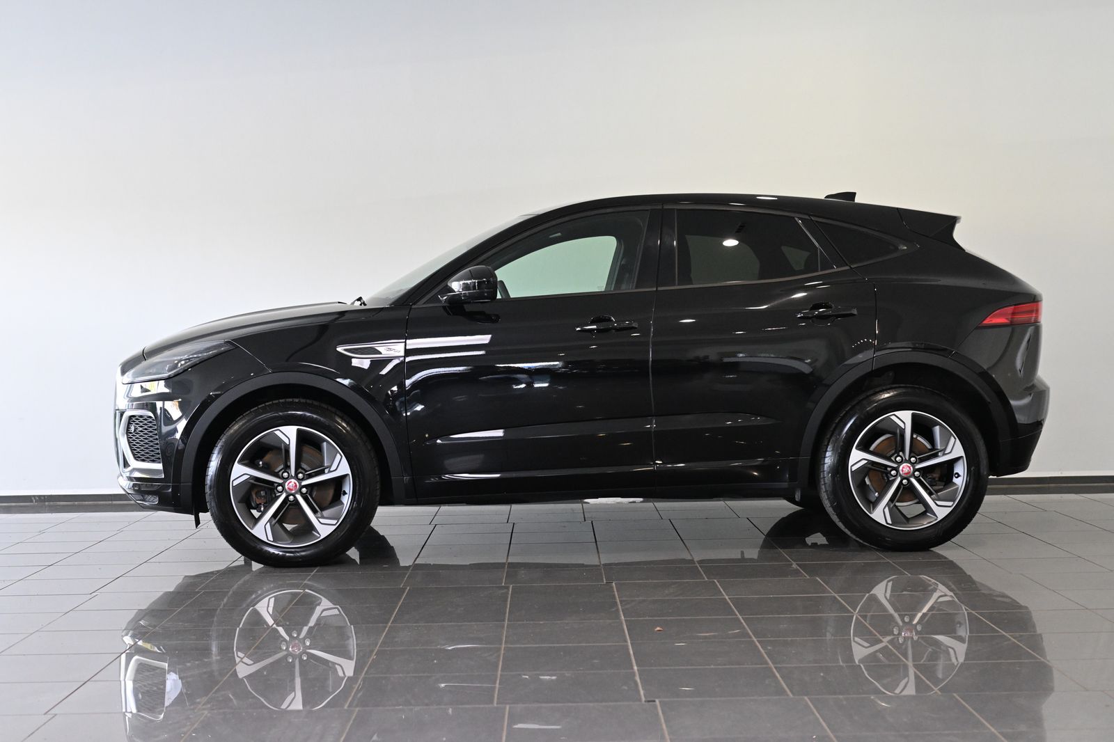 Jaguar E-PACE D163 R-Dynamic SE AWD Leder ACC 19"