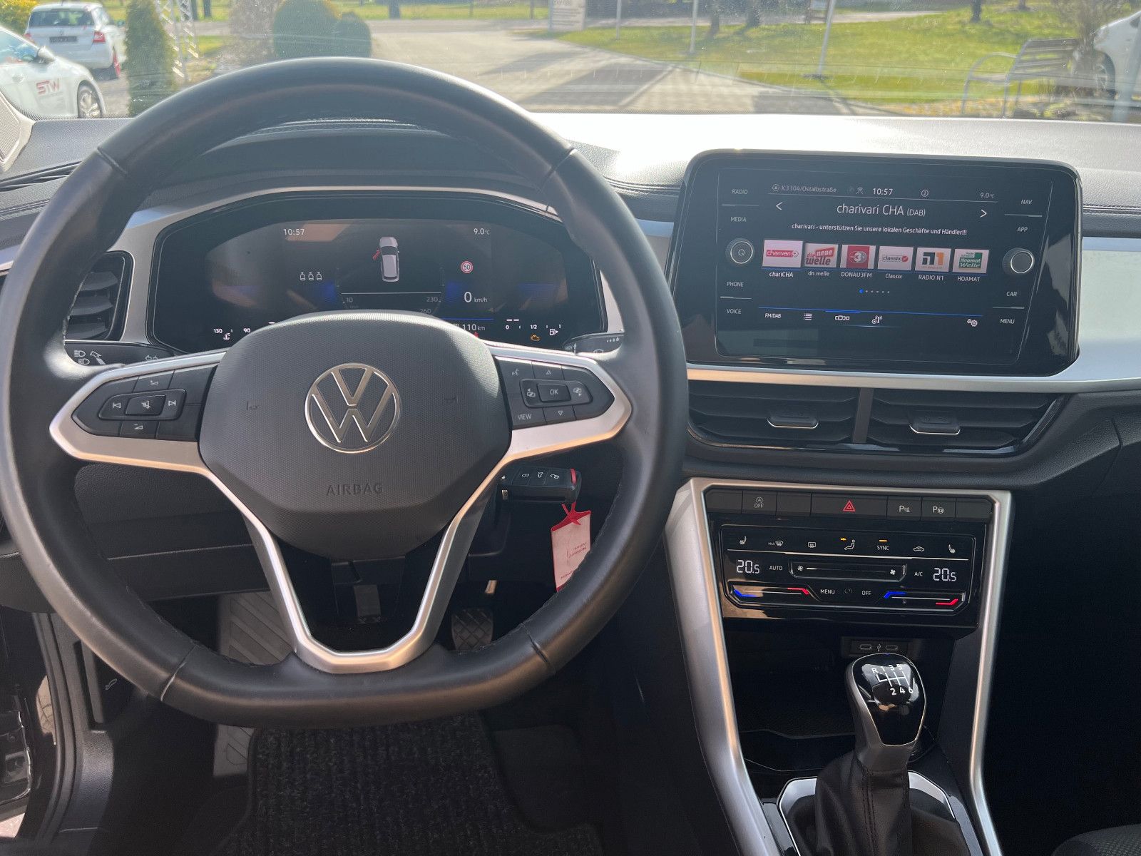 Volkswagen T-Roc Life TSI - Samsaru's Car Outlet