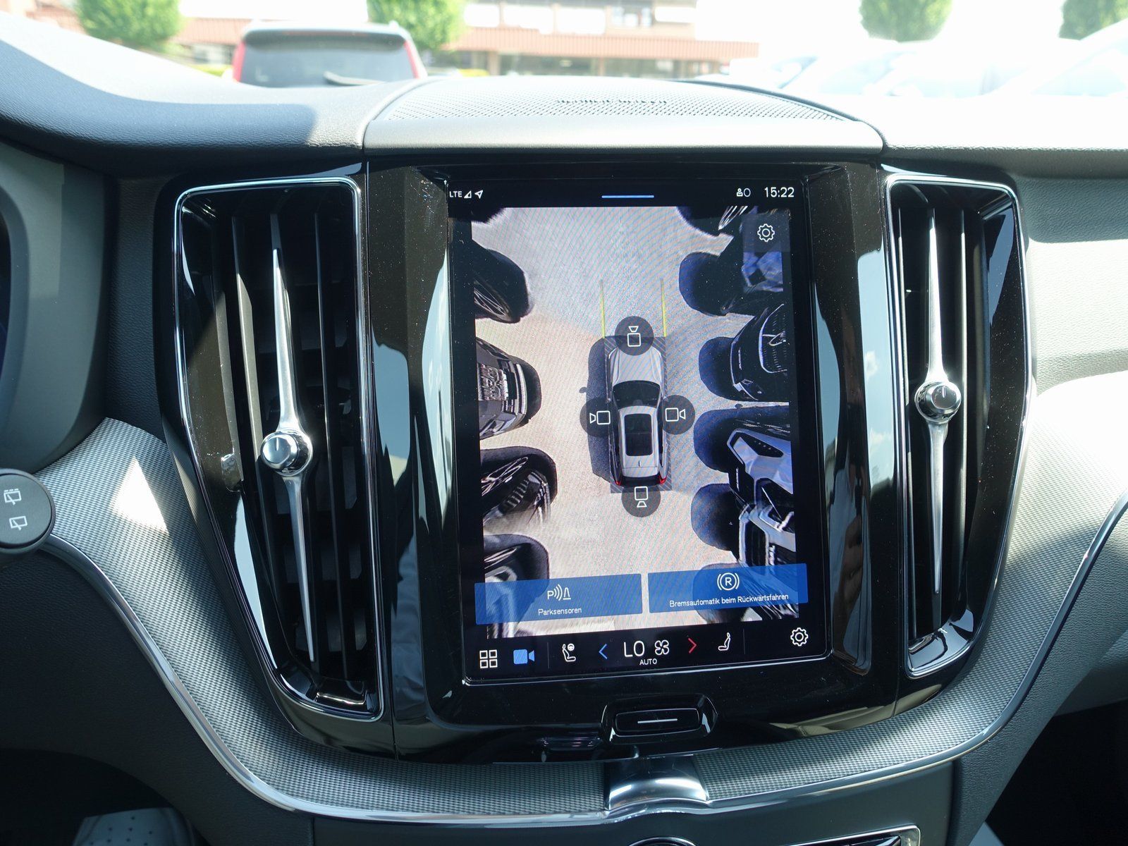 Volvo XC60 B5 AWD Plus - Samsaru's Car Outlet