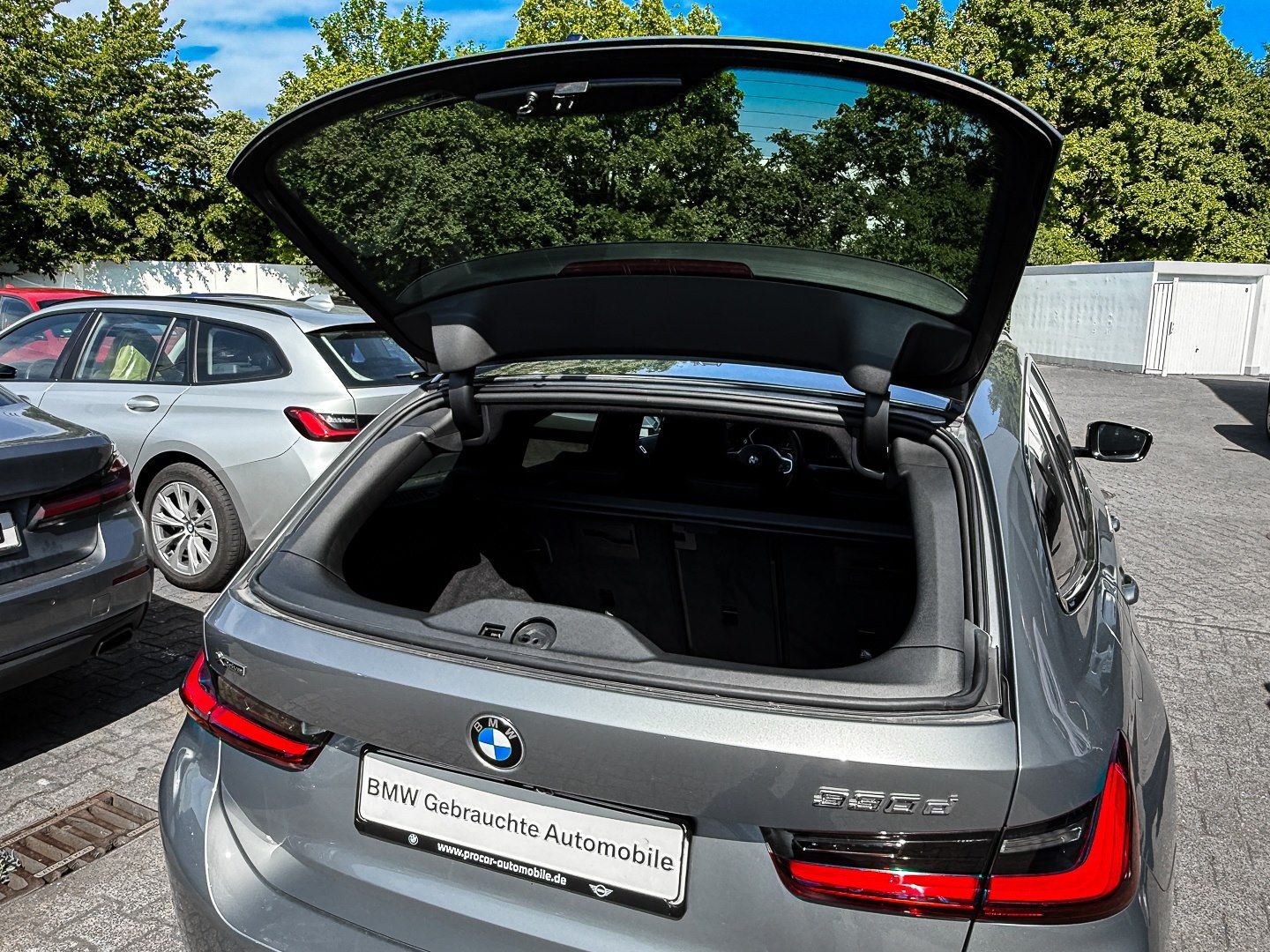 BMW 330d xDrive M-Sport AHK PANO DA PA+ 360 ACC