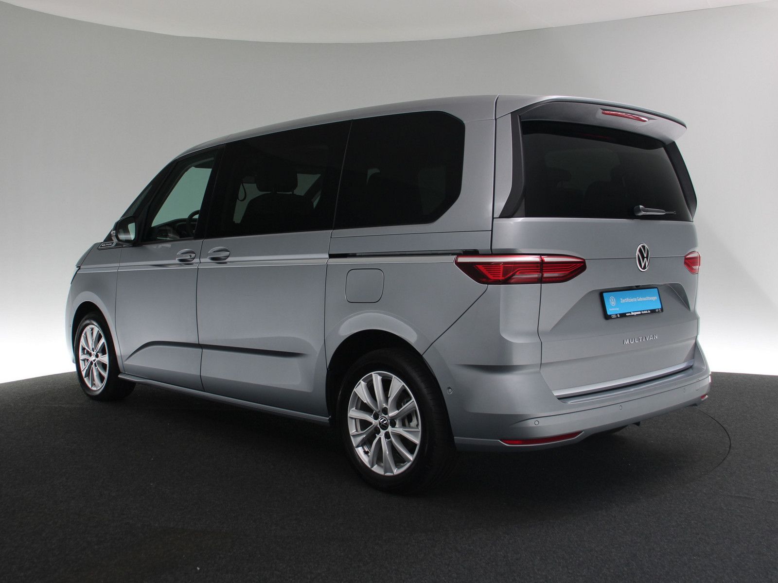 Volkswagen T7 Multivan 2.0 TDI Style - Samsaru's Car Outlet