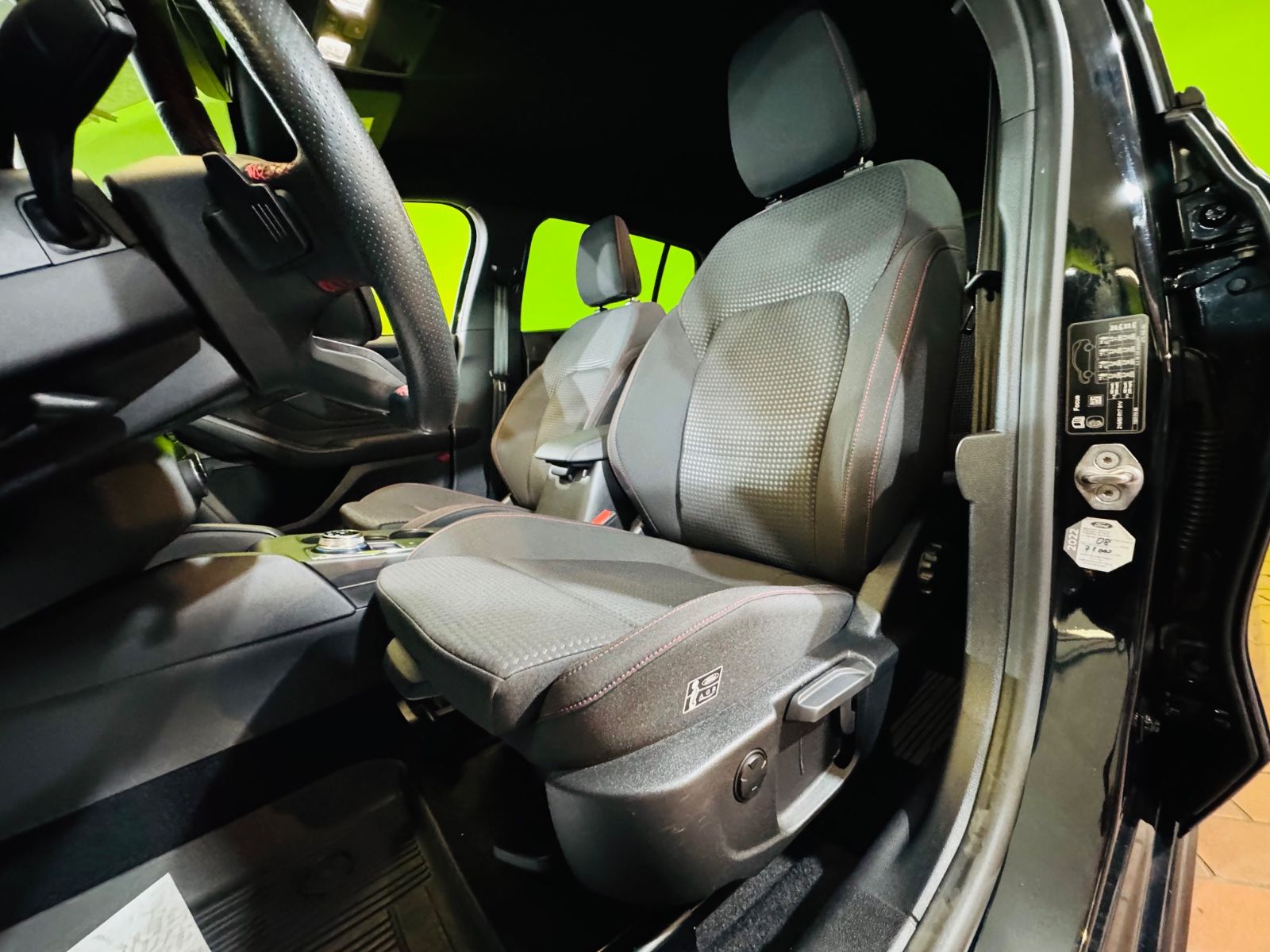 Ford Focus ST-Line - Samsaru's Car Outlet