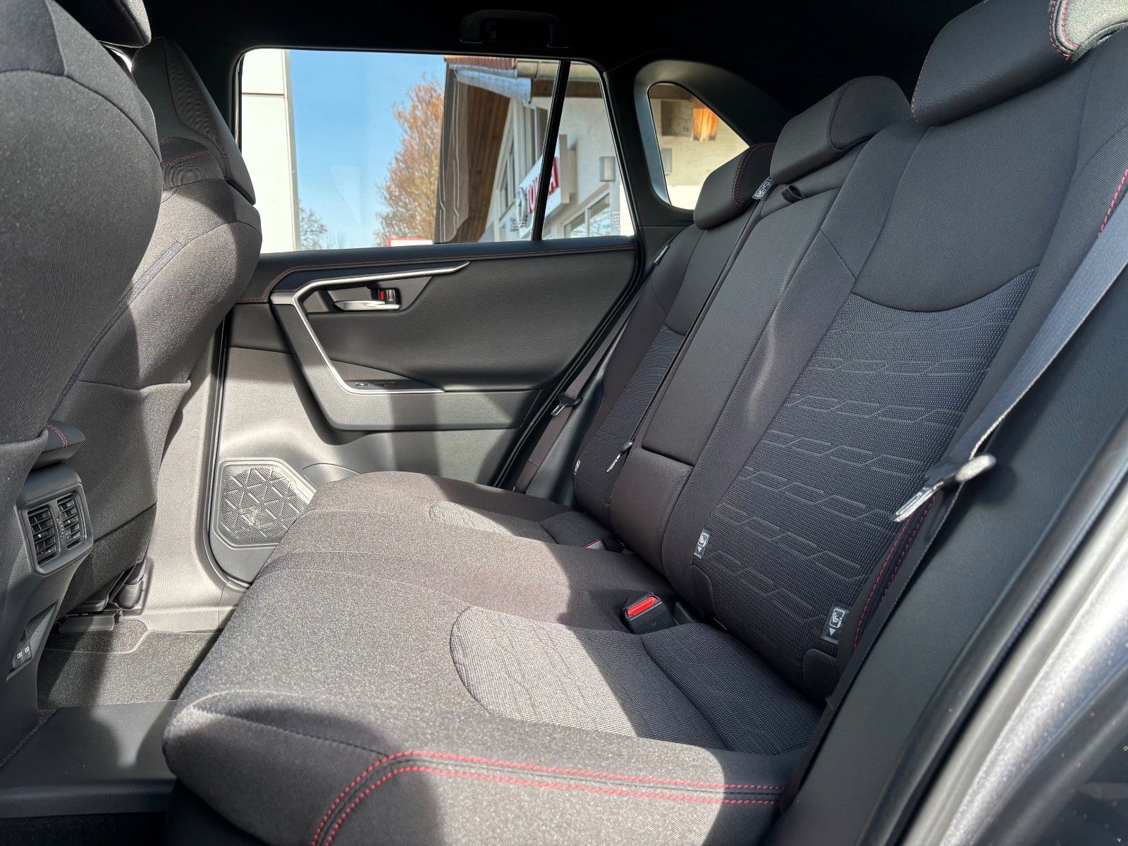 Toyota RAV4 Plug-in Hybrid 4x4 Teamplayer*AHK,Navi,LED*