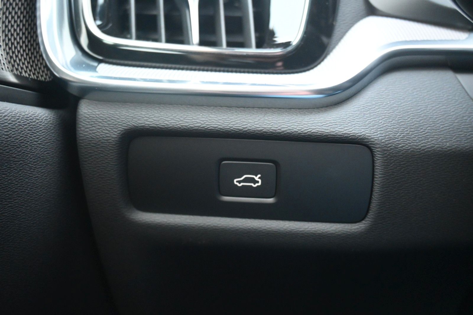 Volvo S60 B4 B DSG Plus Dark*STHZG*360°*PANO*ACC*AHK