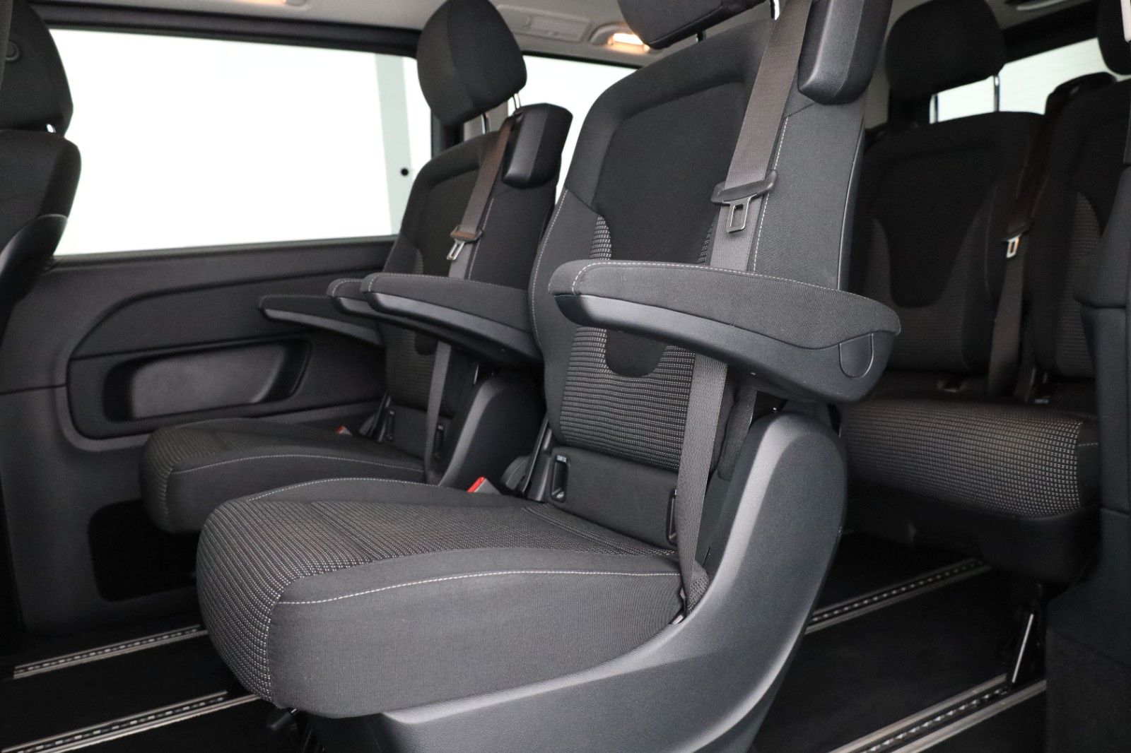 Mercedes-Benz V 220d lang - Samsaru's Car Outlet