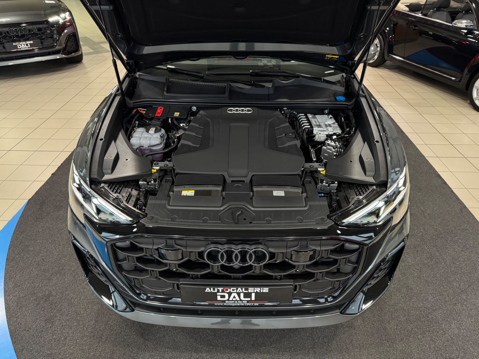 Audi Q8 50 TDI quattro S-LINE - Samsaru's Car Outlet