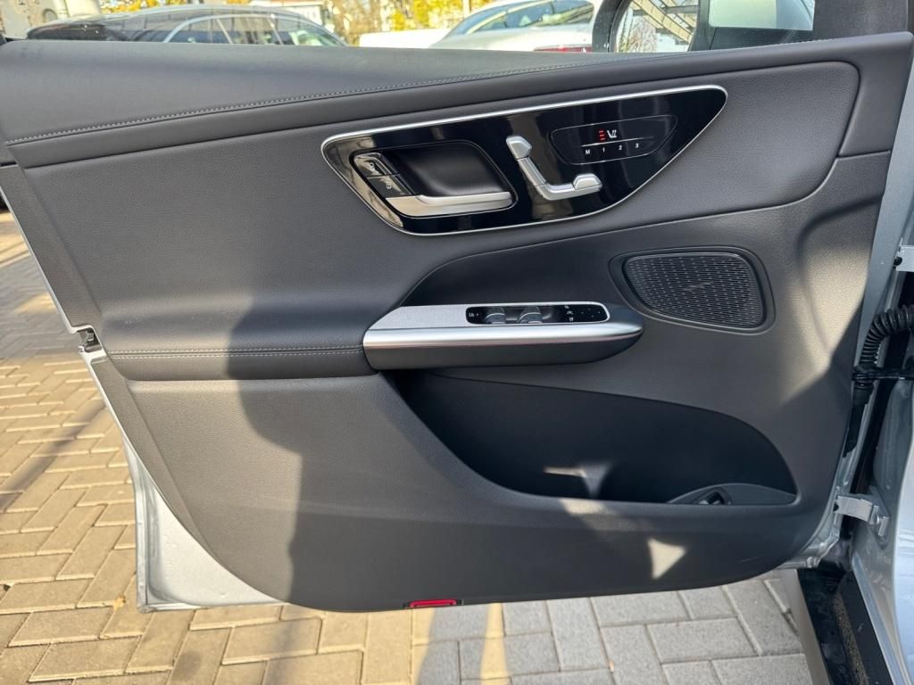 Mercedes-Benz GLC 300 d 4M AMG+AMBIENTE+DISTRO+MEMORY+MBUX+AHK