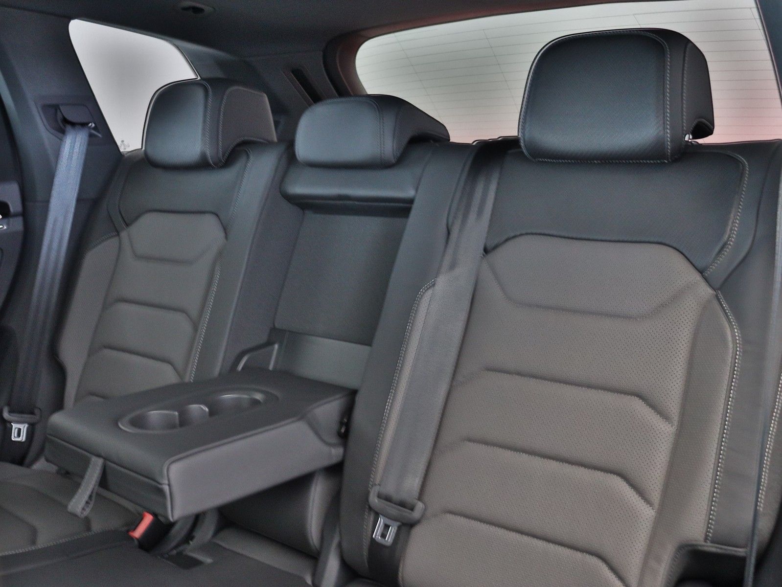 Volkswagen TOUAREG R-Line TDI+AHK+PANO+DYNA+BLACKSTYL+LUFT