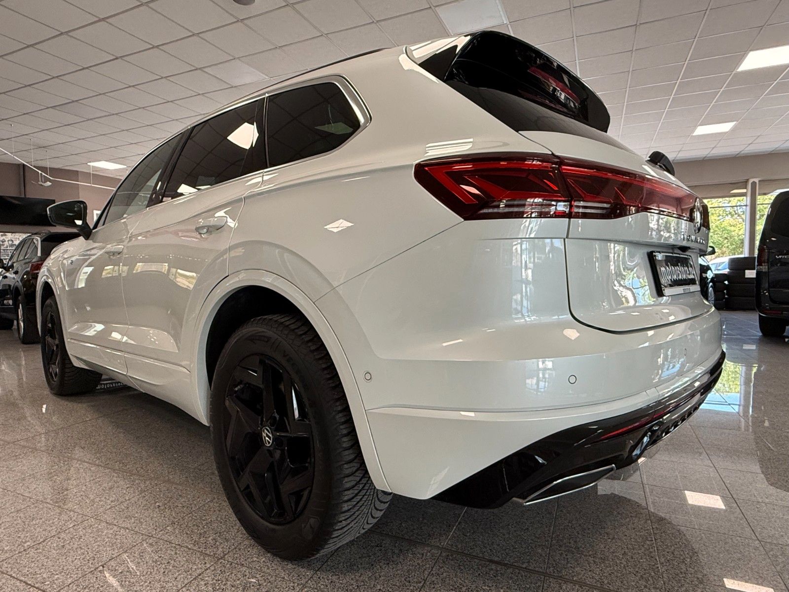 Volkswagen TOUAREG 3.0 V6 TDI R-LINE |NP94,6|PANO|MATRIX|19