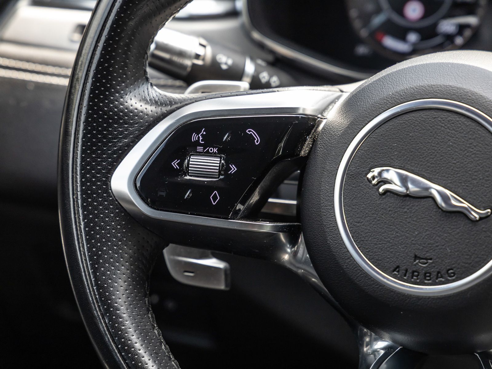 Jaguar F-Pace P400e AWD R-Dynamic AHK NAVI PDC 360°