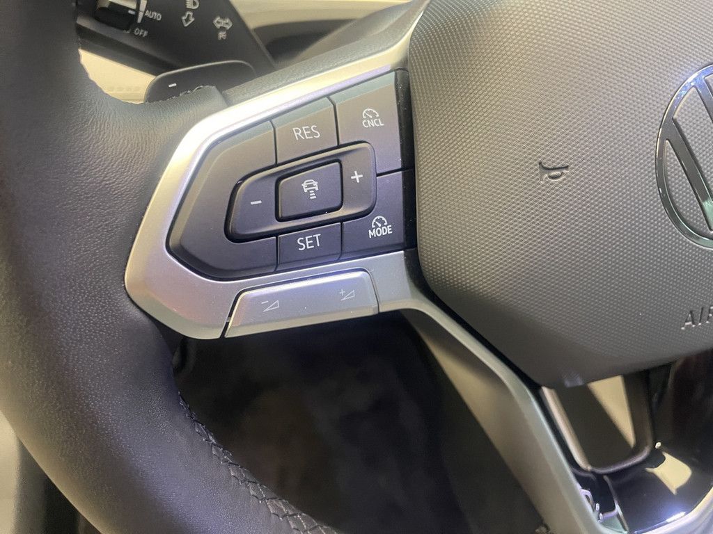 Volkswagen Passat Variant 1.5 eHybrid Elegance DSG Matrix