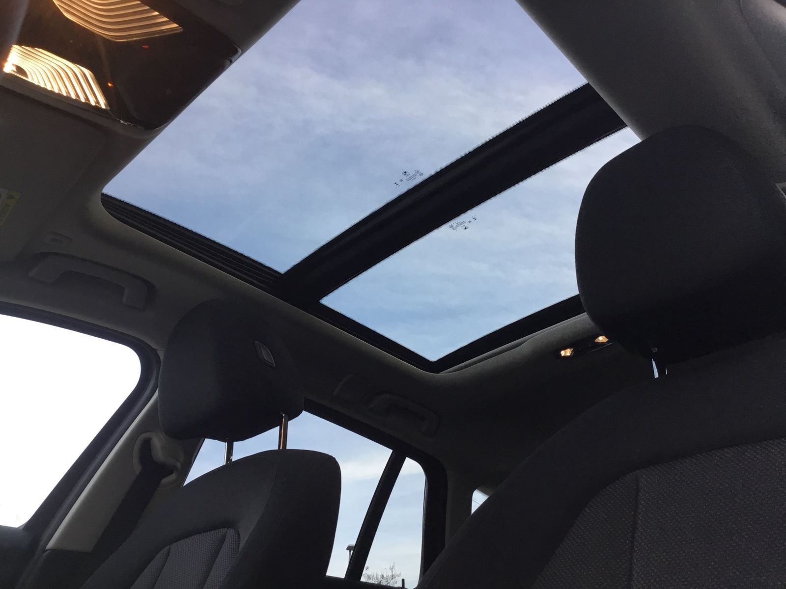 BMW 330e xDrive Touring LC PROF+HUD+PANO+AHK+KAMERA