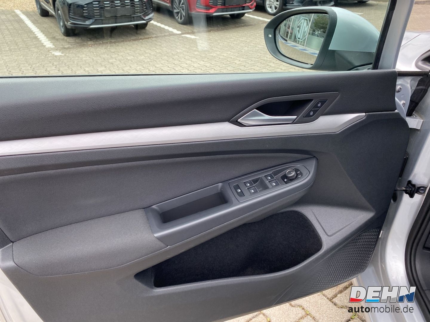Volkswagen Golf Variant VIII 1.0 ETSI MHD DSG Life - Samsaru's Car Outlet
