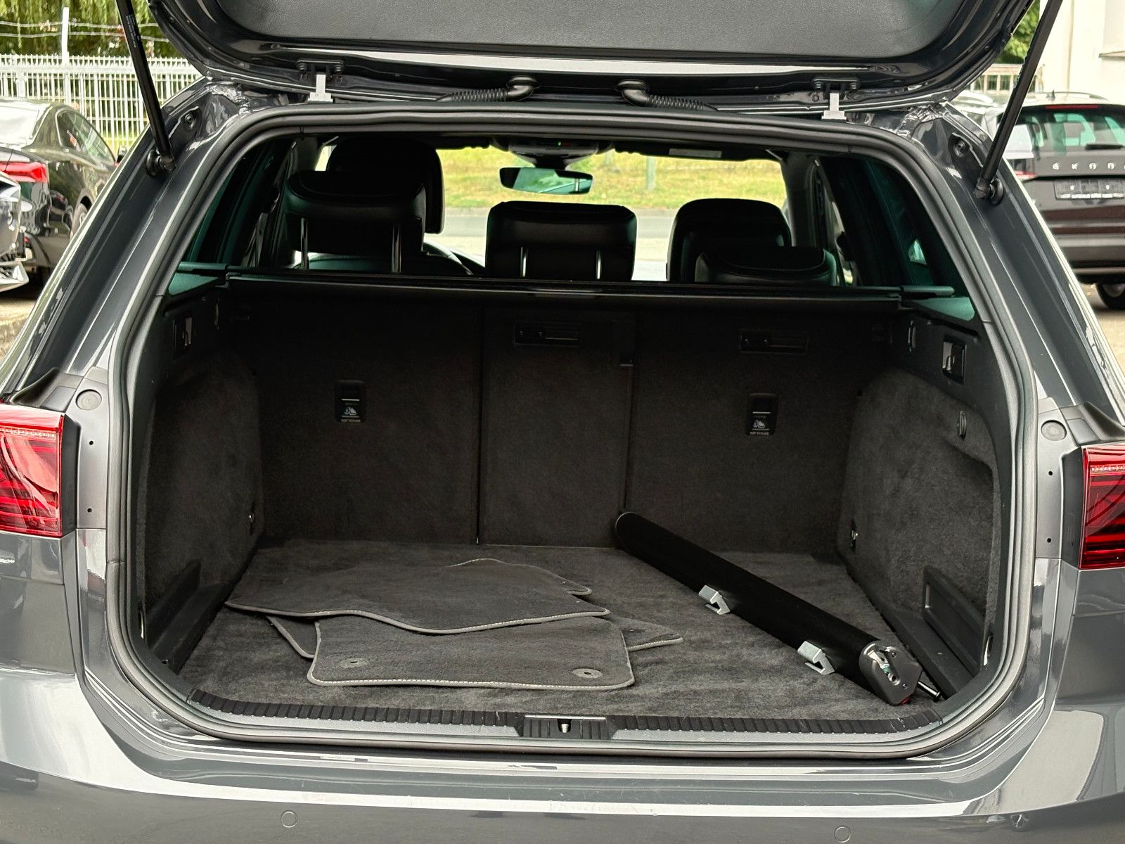 Volkswagen Passat 2.0 TSI DSG Variant 2x R LINE SPORT PAKET