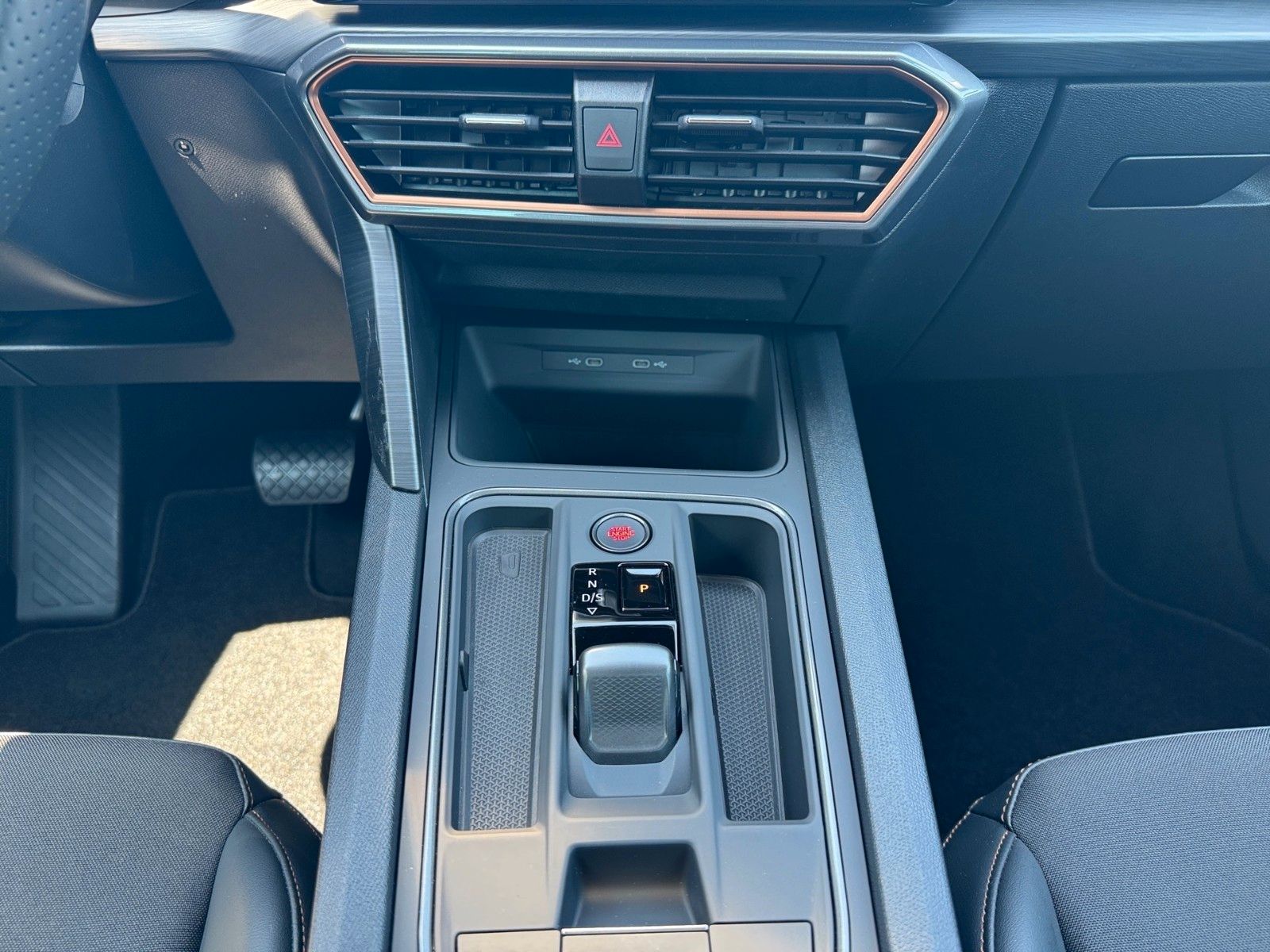 Cupra Leon 1.5 eTSI - Samsaru's Car Outlet