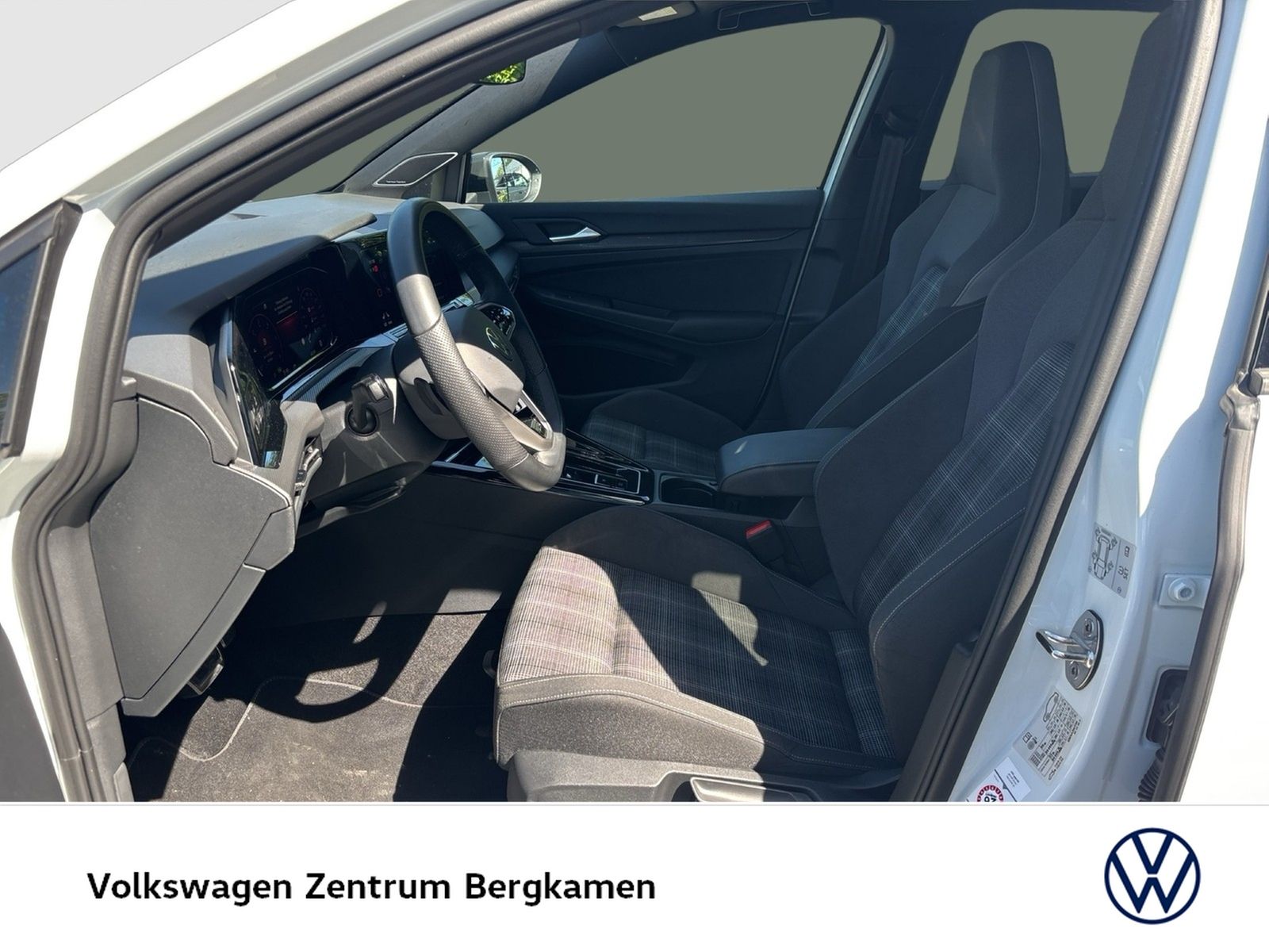Volkswagen Golf 2.0 GTD ALU19 PANO H.KARDON MATRIX BLACK
