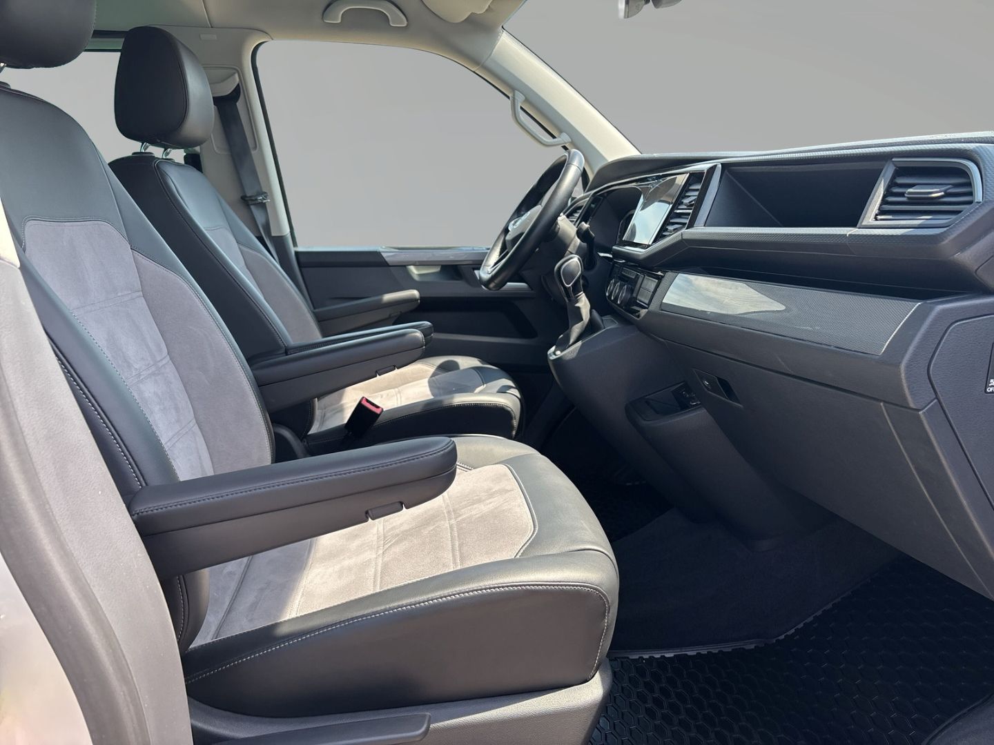 Volkswagen T6.1 Multivan 2,0 TDI Generation SIX 4M LED Kame