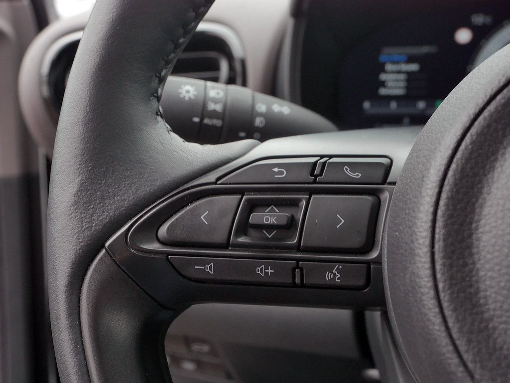 Toyota Yaris Cross Hybrid H&R SHZ KAMERA NAVI ACC LED