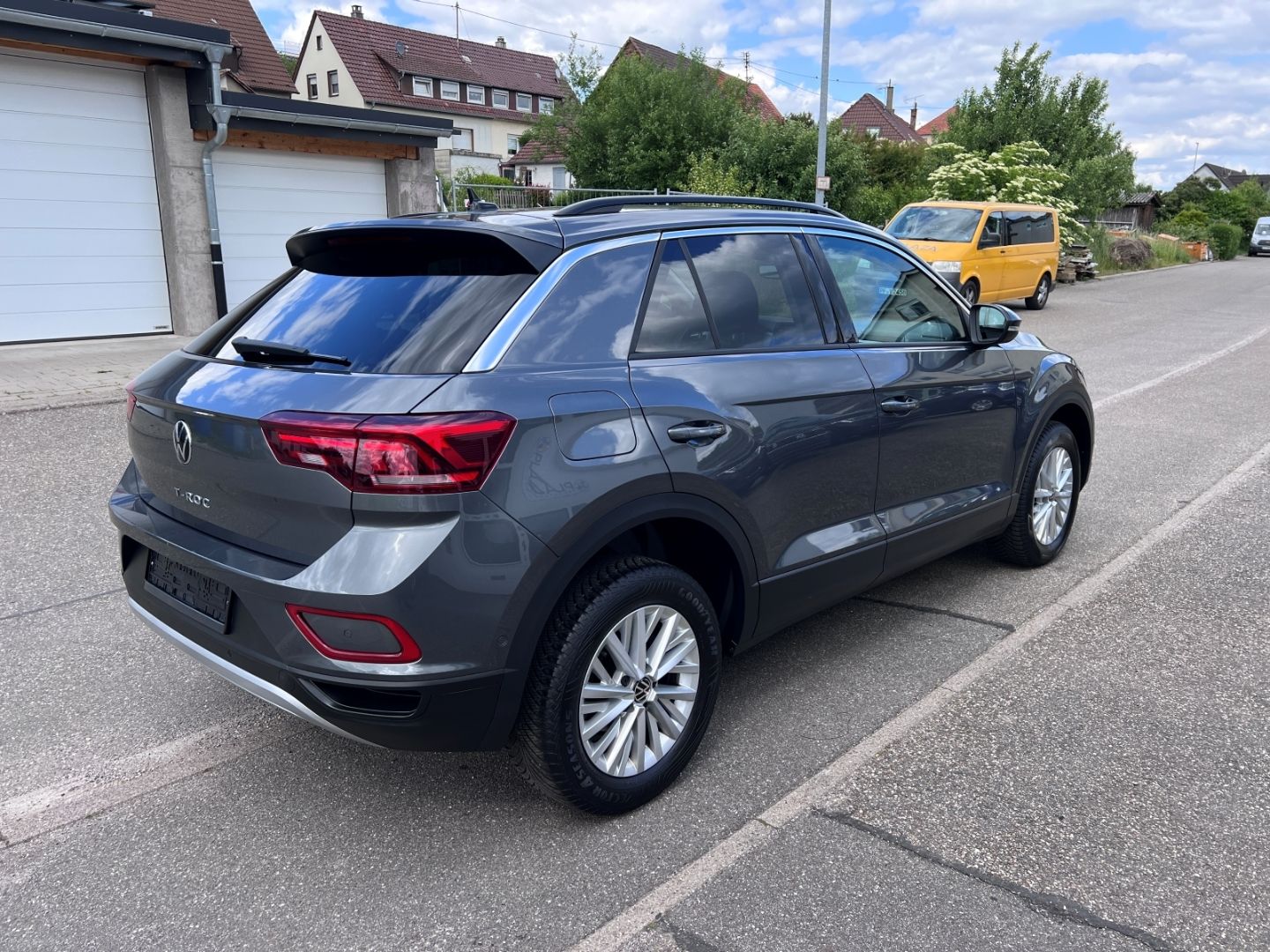 Volkswagen T-Roc 1.0TSI Life - Samsaru's Car Outlet