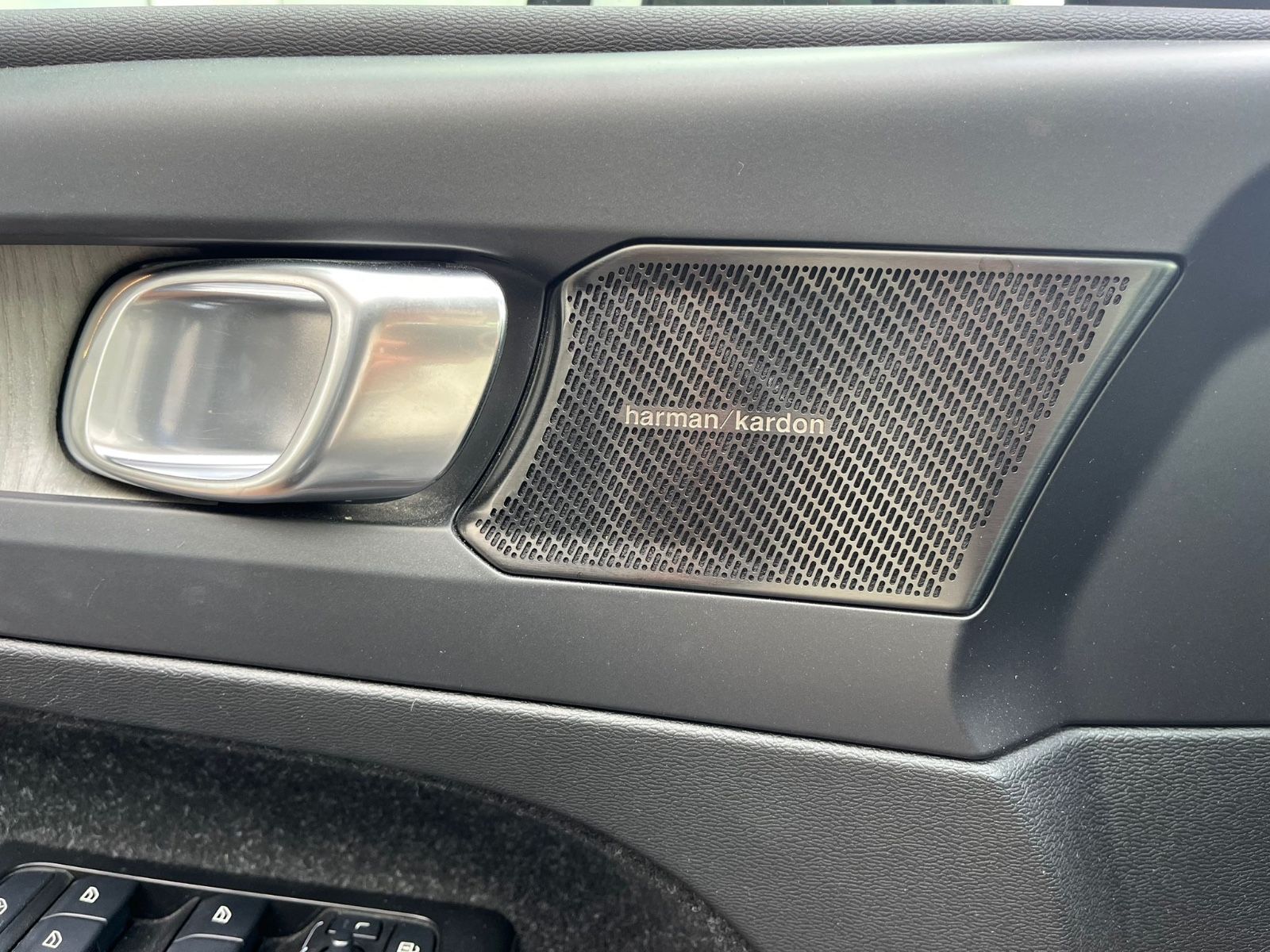 Volvo XC40 T5 Recharge Inscription - Samsaru's Car Outlet