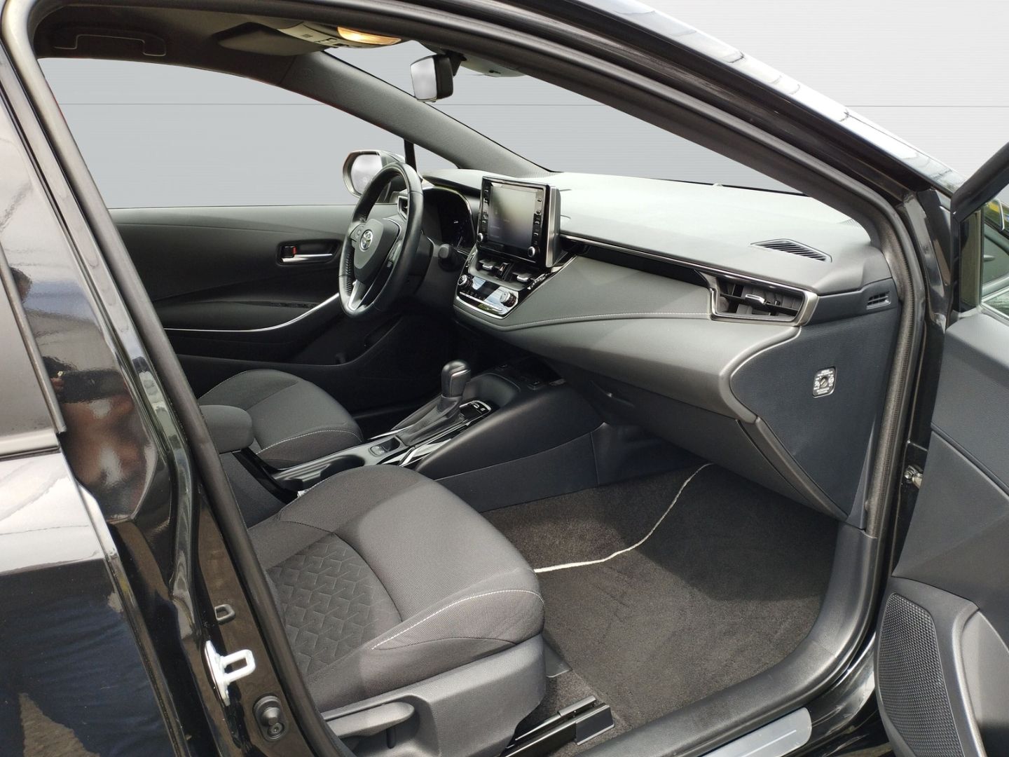 Toyota Corolla 1.8 Hybrid - Samsaru's Car Outlet