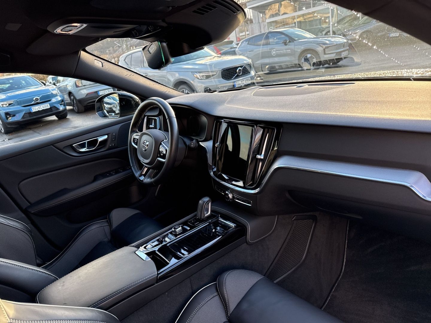 Volvo V60 Recharge T6 R Design Kombi Plug-In Hybrid AW