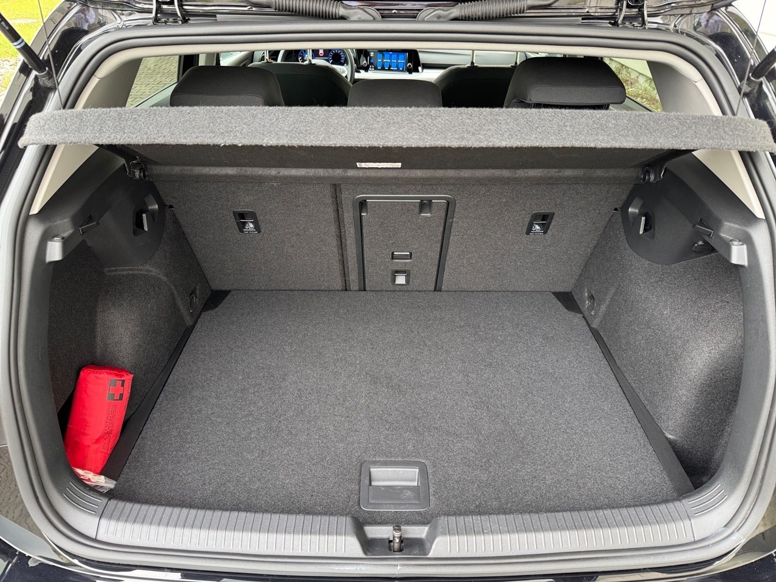 Volkswagen Golf VIII 1.5 TSI Life - Samsaru's Car Outlet