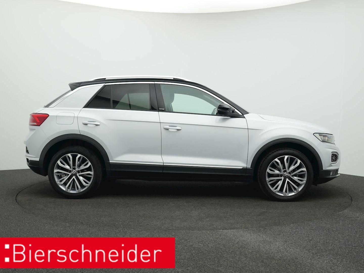 Volkswagen T-Roc 1.5 TSI Active - Samsaru's Car Outlet
