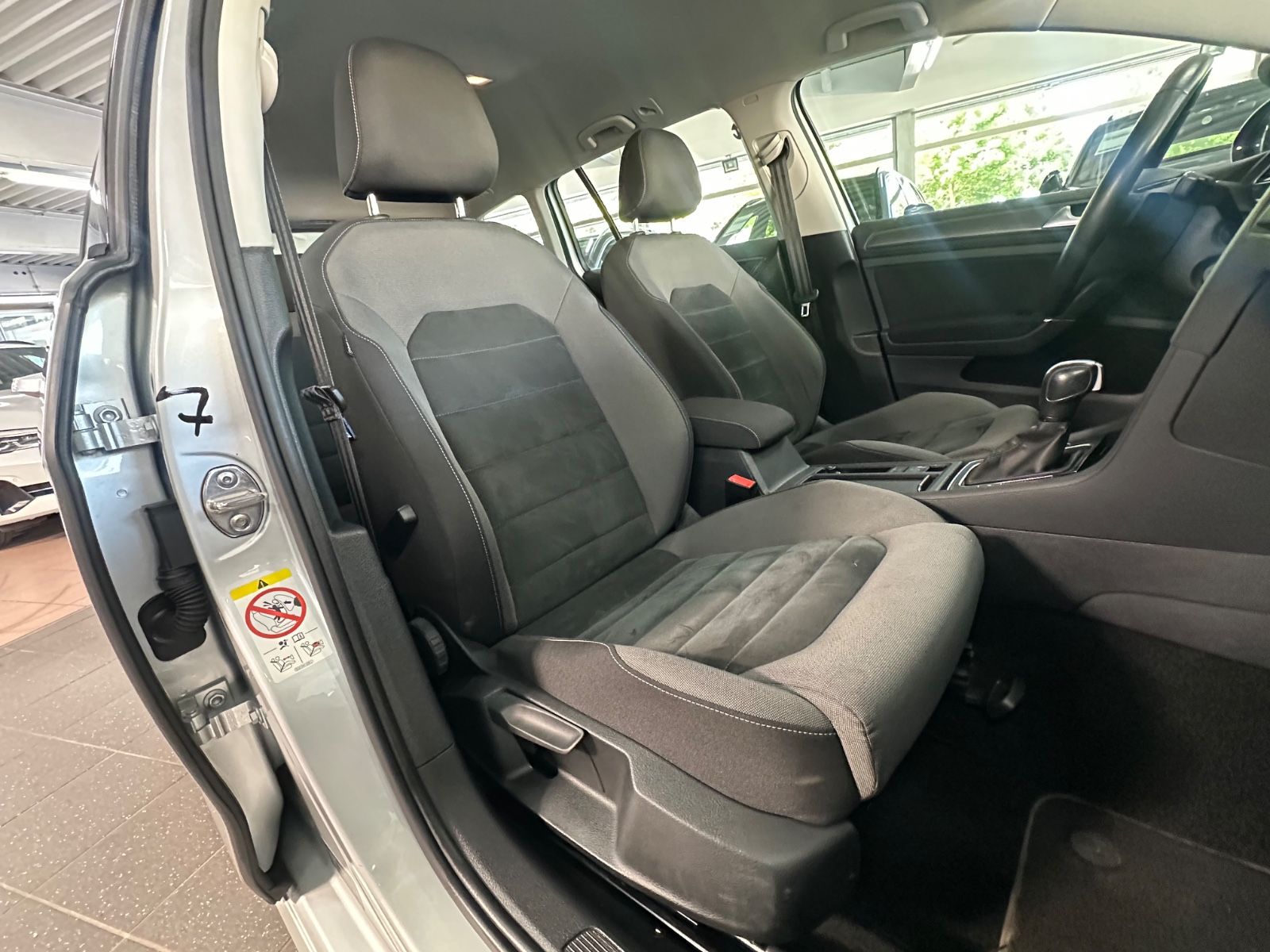 Volkswagen Golf VII 2.0 TDI Var. Comfortline - Samsaru's Car Outlet
