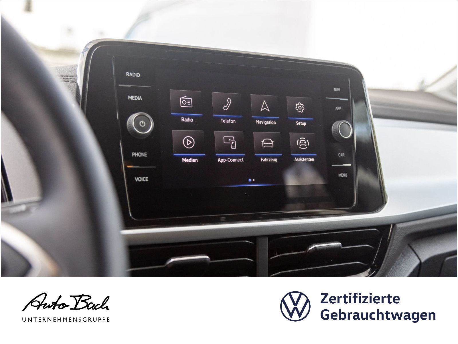 Volkswagen T-ROC 1.0 TSI LIFE - Samsaru's Car Outlet