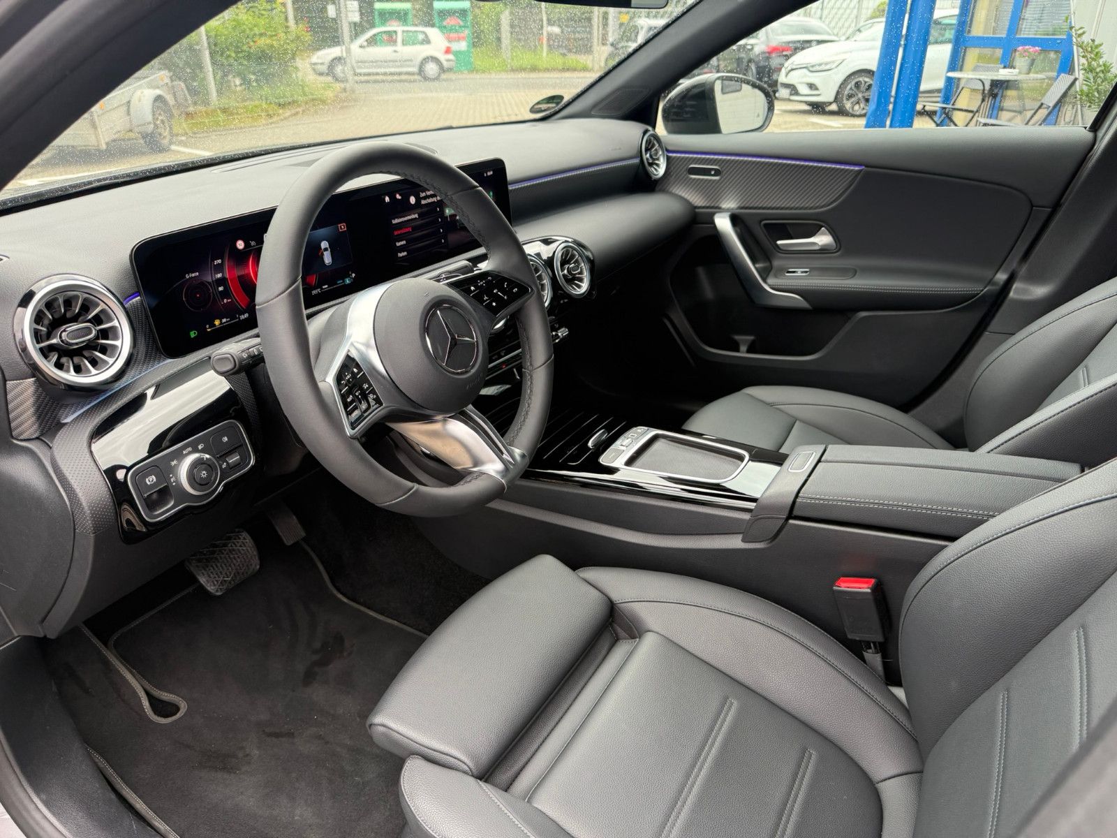 Mercedes-Benz A200 - Samsaru's Car Outlet