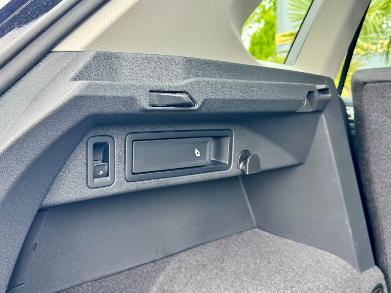 Volkswagen Tiguan Life - Samsaru's Car Outlet