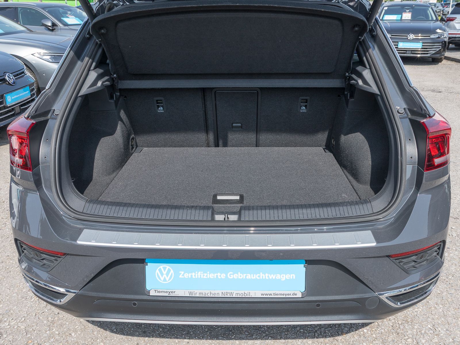 Volkswagen T-Roc 1.5 TSI DSG SPORT - Samsaru's Car Outlet