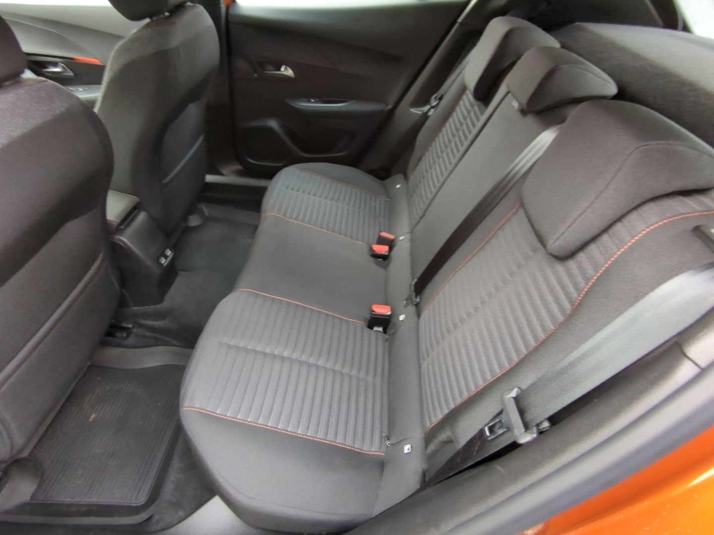 Peugeot e-2008 Active Elektromotor 136 - Samsaru's Car Outlet