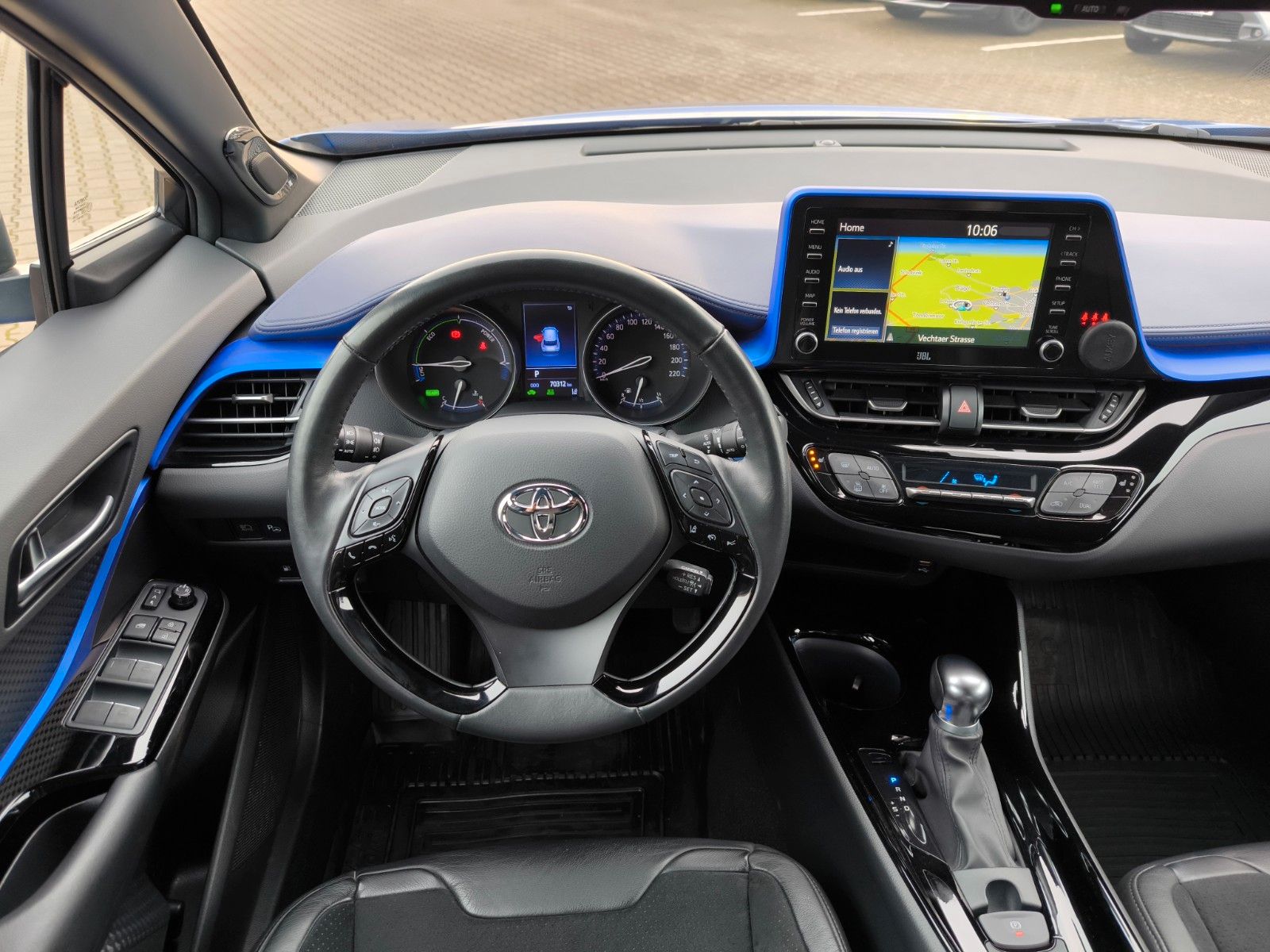 Toyota C-HR Hybrid Style - Samsaru's Car Outlet