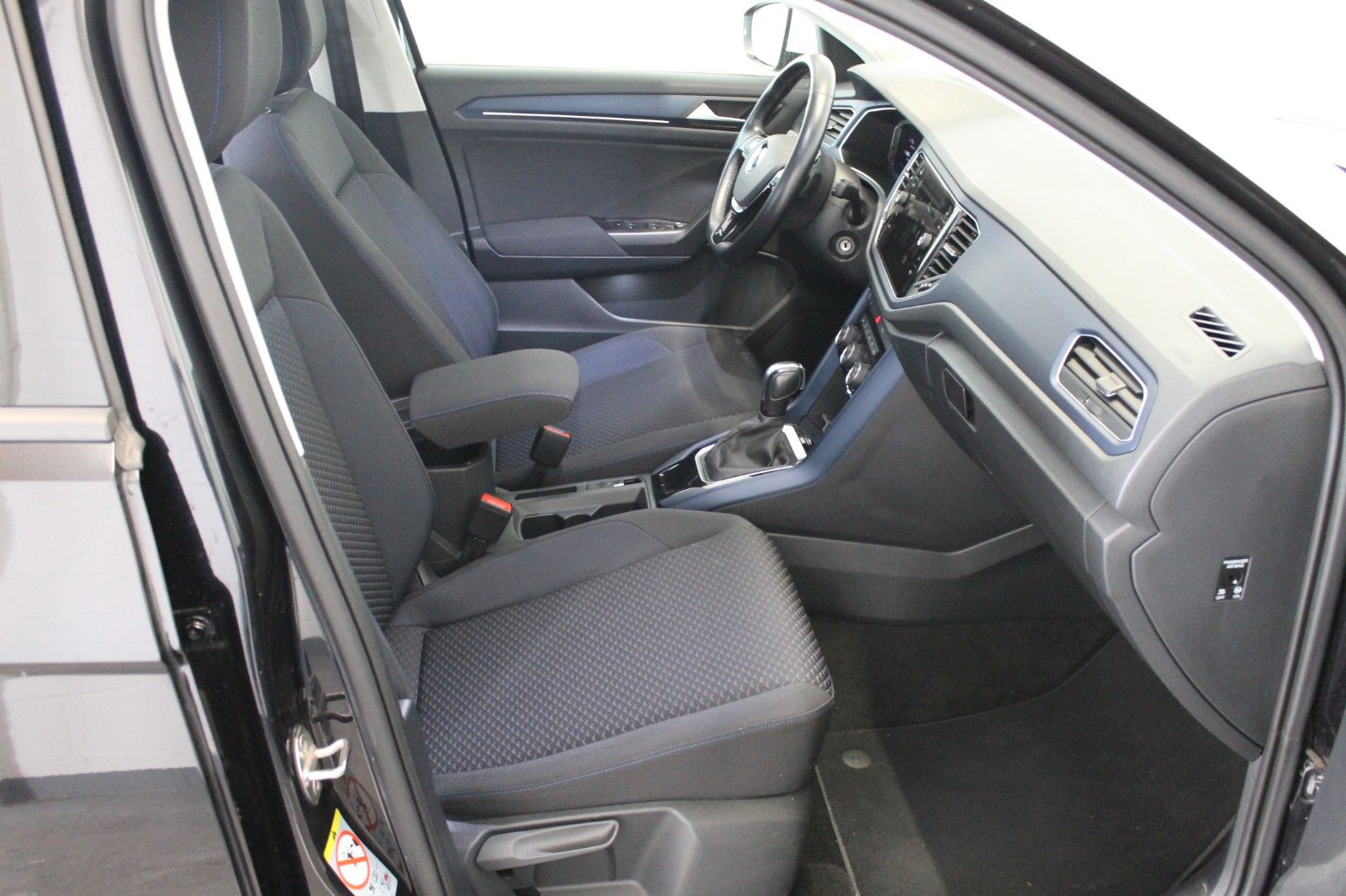 Volkswagen T-Roc United - Samsaru's Car Outlet
