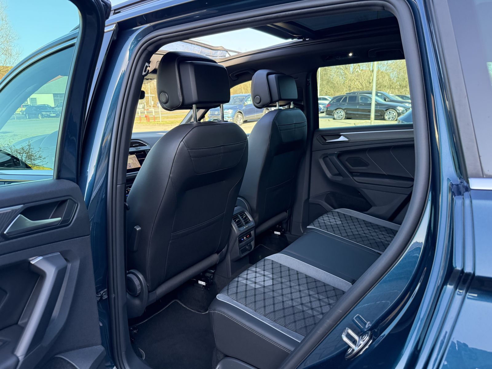 Volkswagen Tiguan R-Line 4-Motion,Pano,AHK,R-Kam,Matrix,ACC