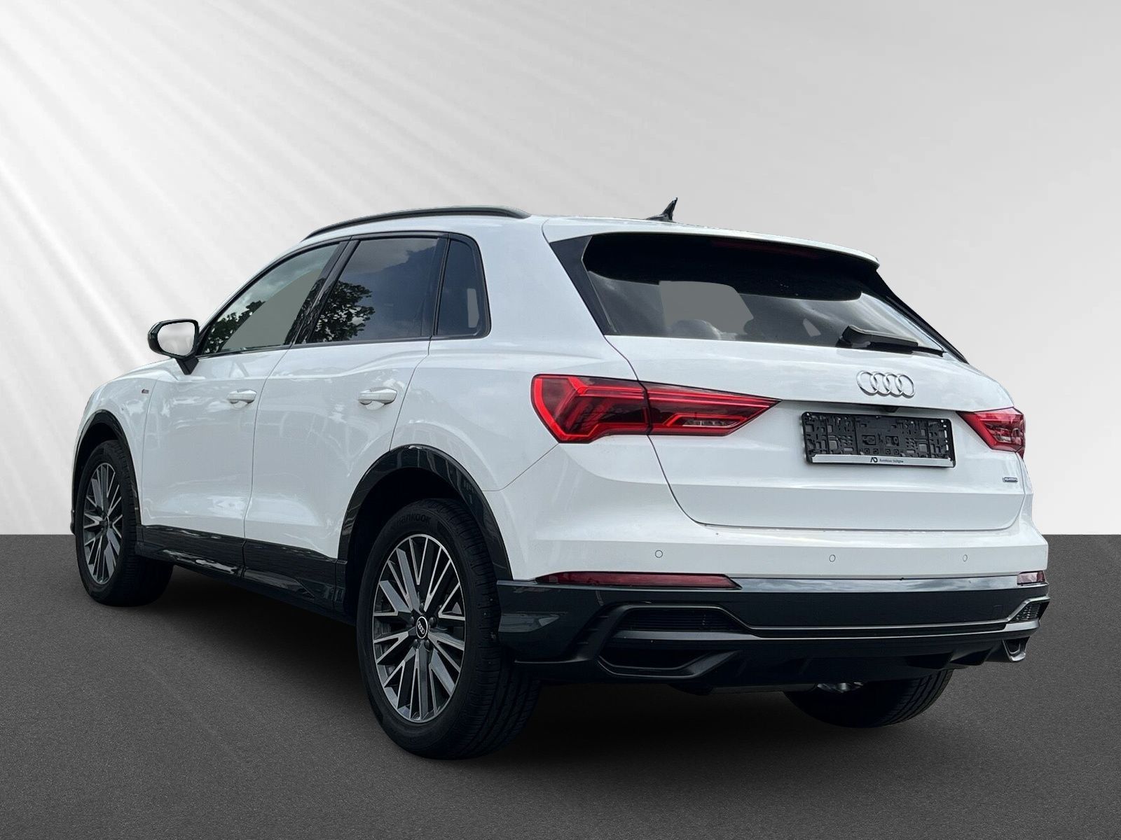 Audi Q3 S line 35 TDI quattro - Samsaru's Car Outlet