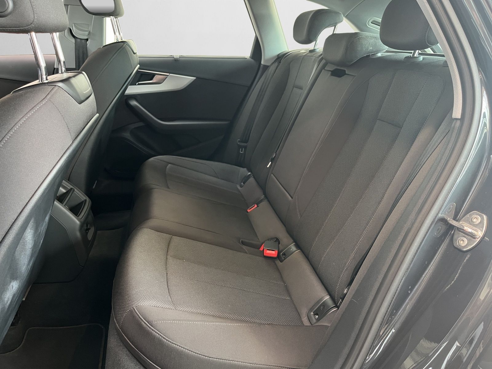 Audi A4 Avant 35 TDI S tronic - Samsaru's Car Outlet