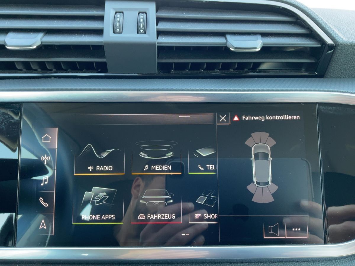 Audi Q3 Sportback 45 TFSI QU S-TR - Samsaru's Car Outlet