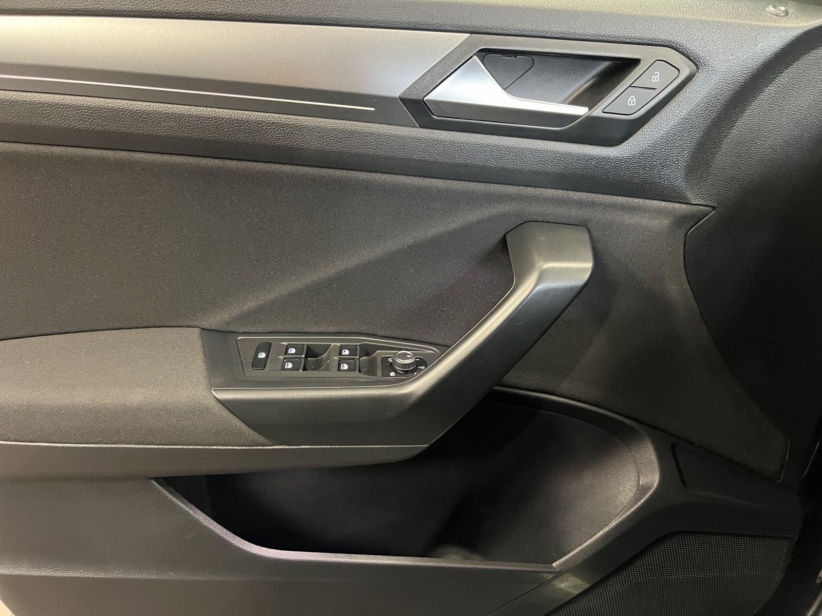 Volkswagen T-Roc 2.0 TDI Active - Samsaru's Car Outlet