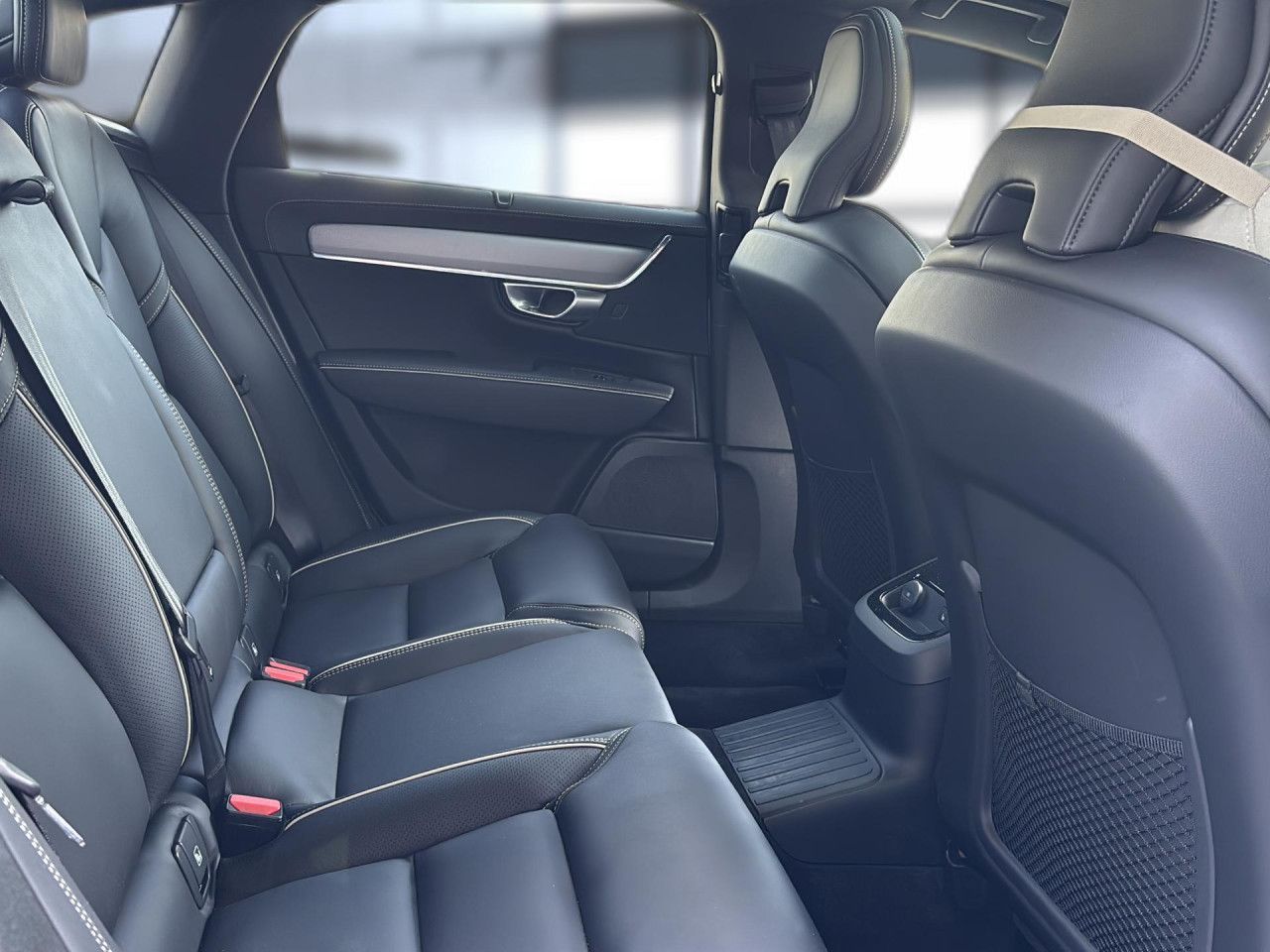Volvo S90 Plus Dark Recharge Plug-In Hybrid AWD LED